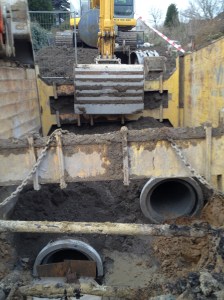 ... vervangen door een regenwaterafvoer- (RWA) en droogweerafvoerbuis (DWA).