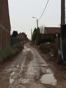 In de Kleinveldweg zijn de nieuwe rioleringen reeds geplaatst.